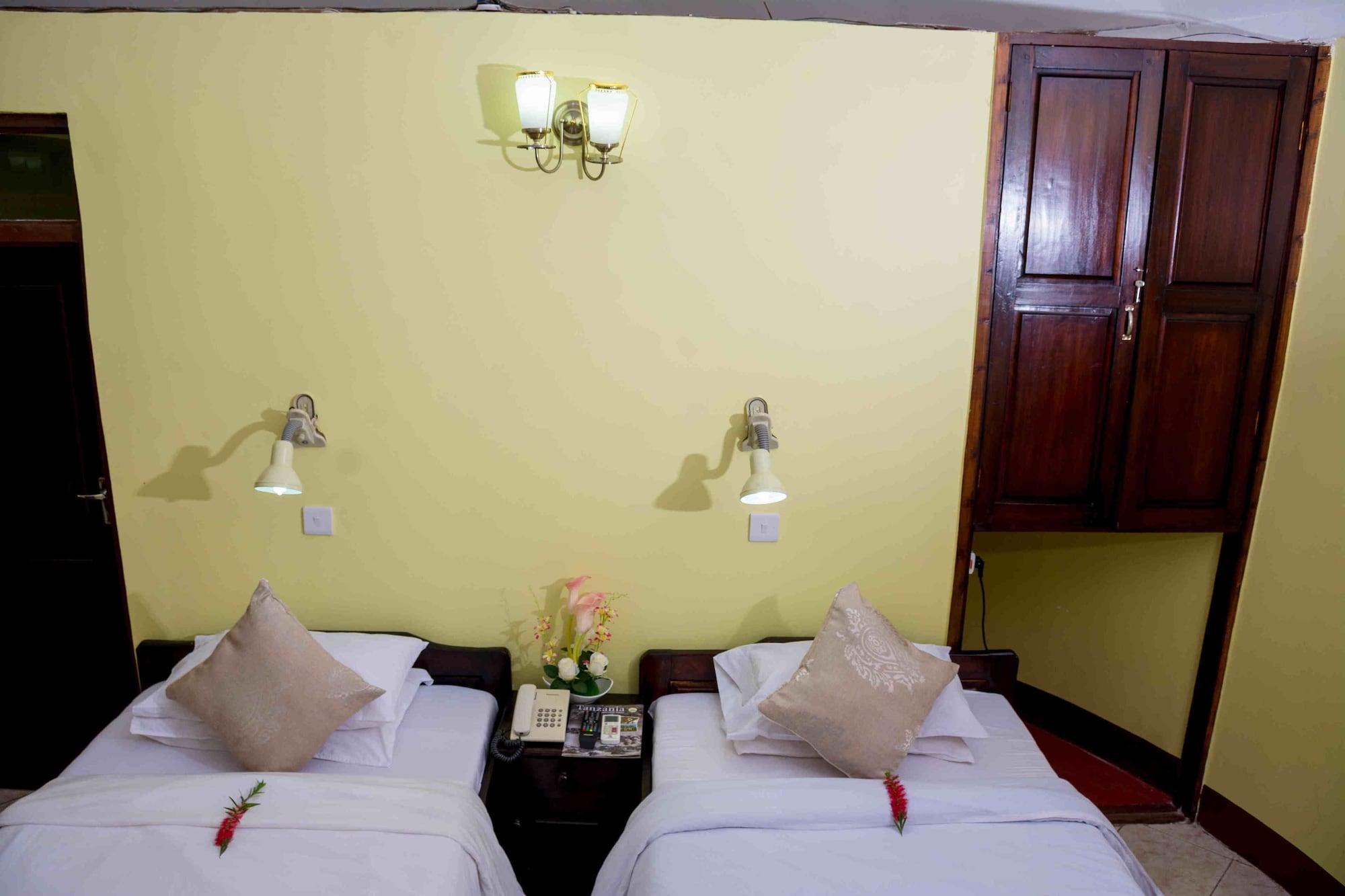 Keys Hotel Moshi Buitenkant foto
