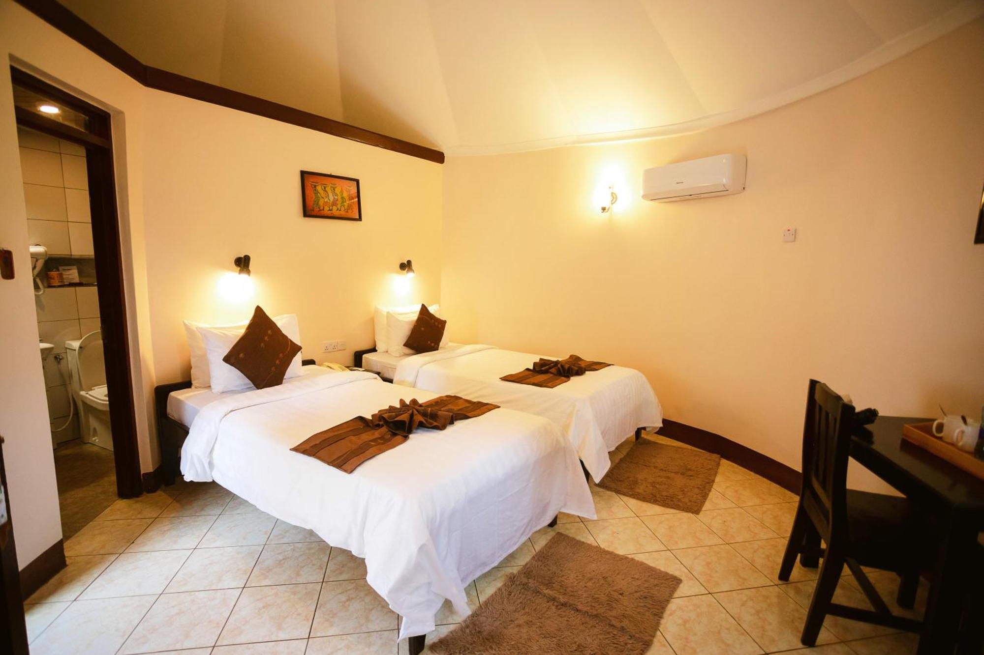 Keys Hotel Moshi Buitenkant foto