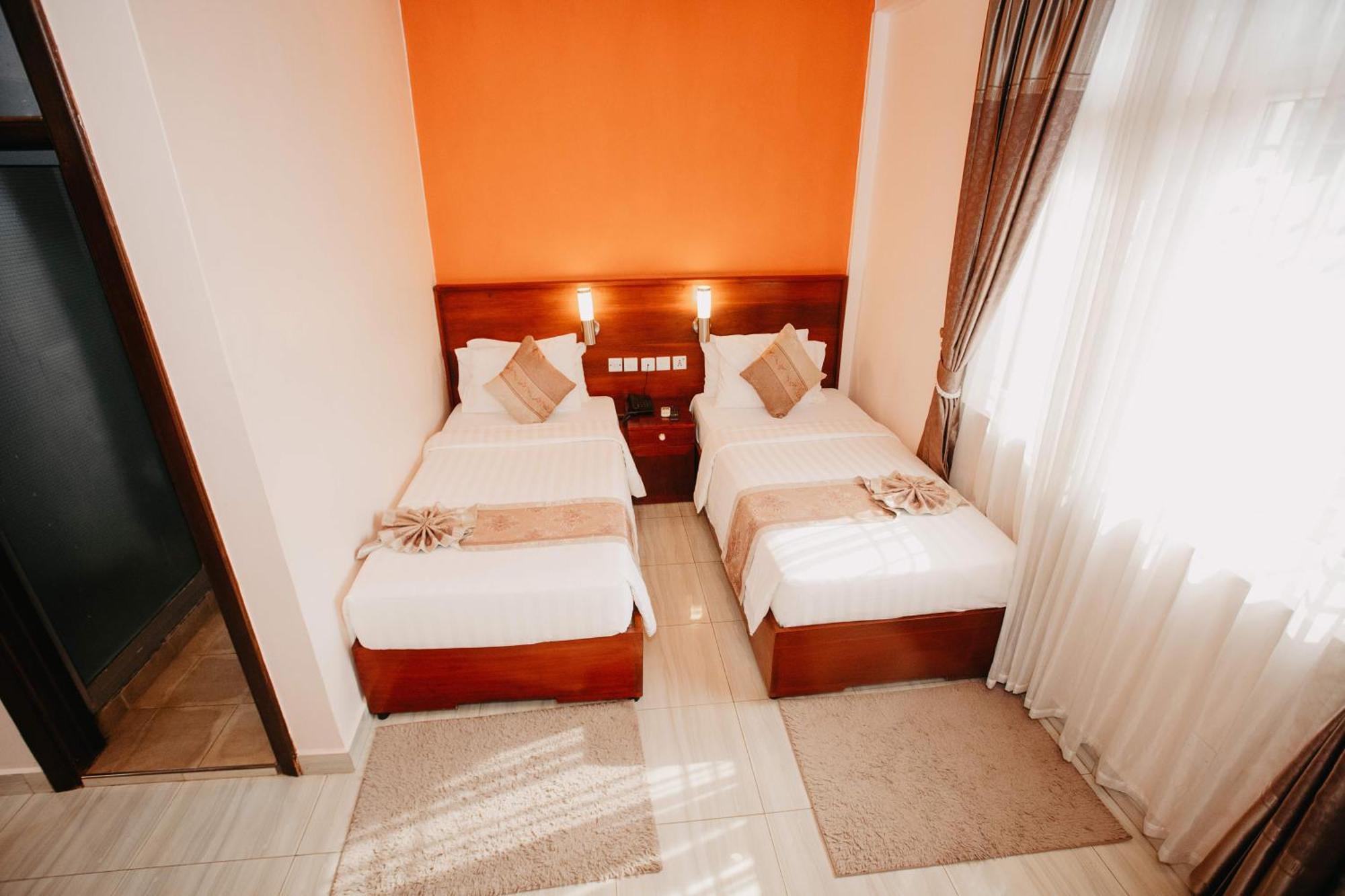 Keys Hotel Moshi Buitenkant foto
