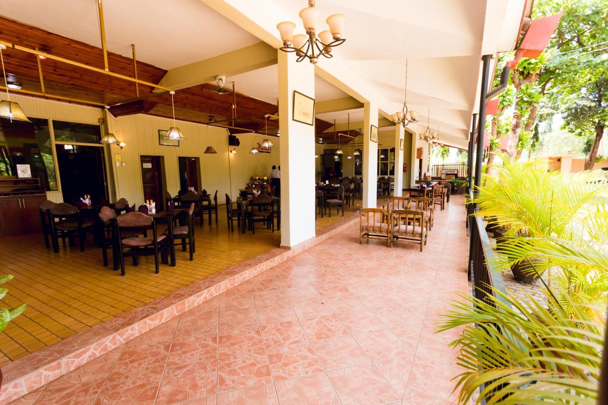 Keys Hotel Moshi Buitenkant foto