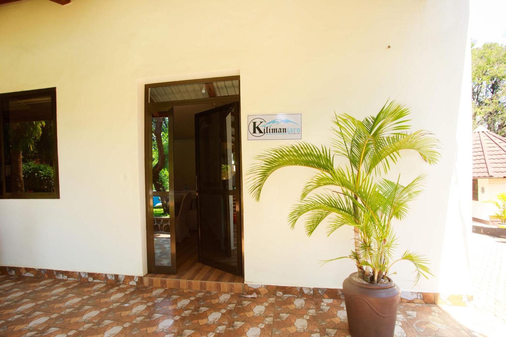 Keys Hotel Moshi Buitenkant foto