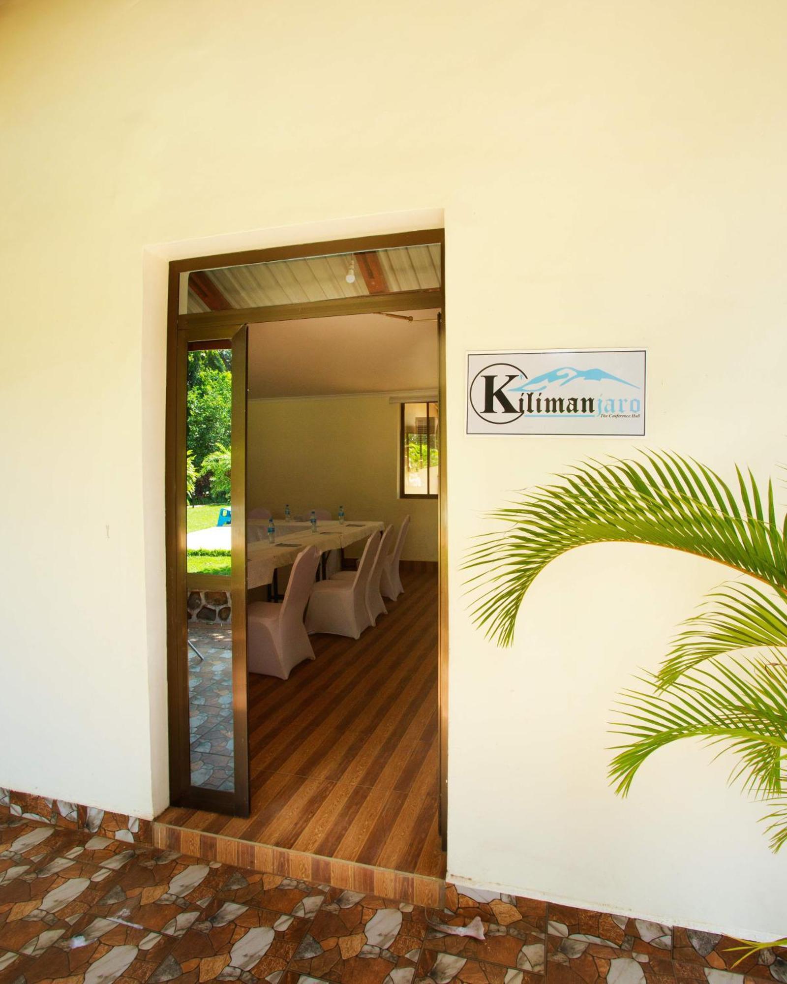 Keys Hotel Moshi Buitenkant foto