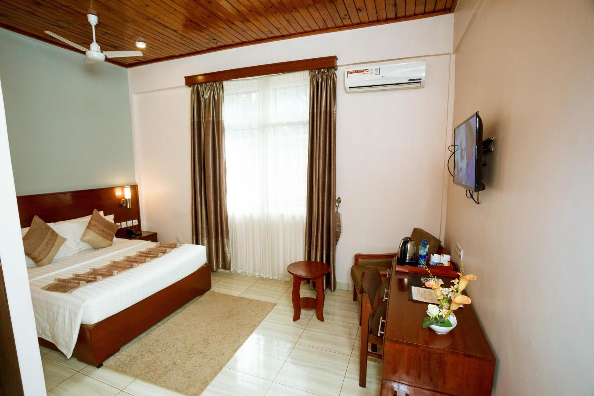 Keys Hotel Moshi Buitenkant foto