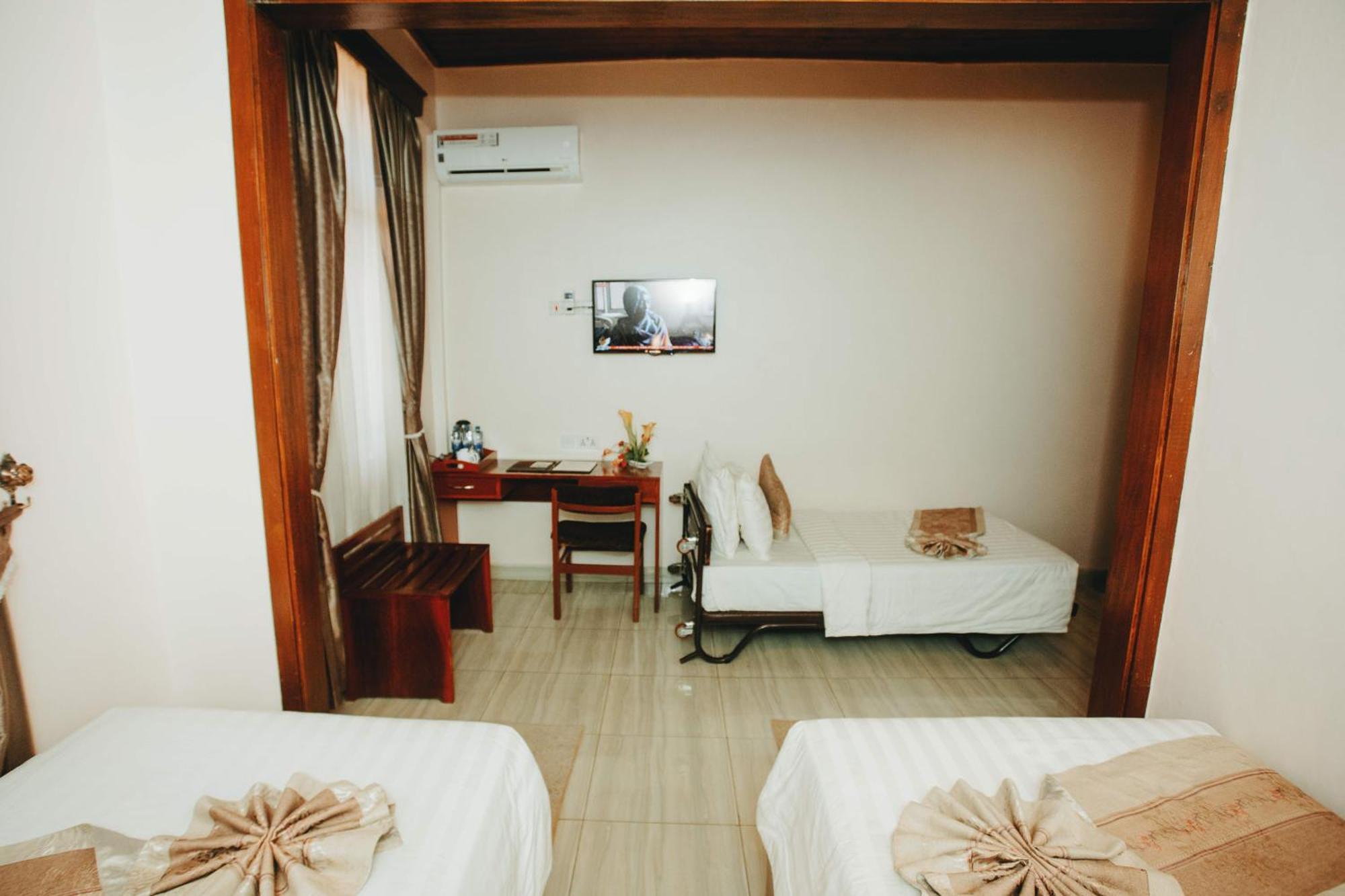 Keys Hotel Moshi Buitenkant foto