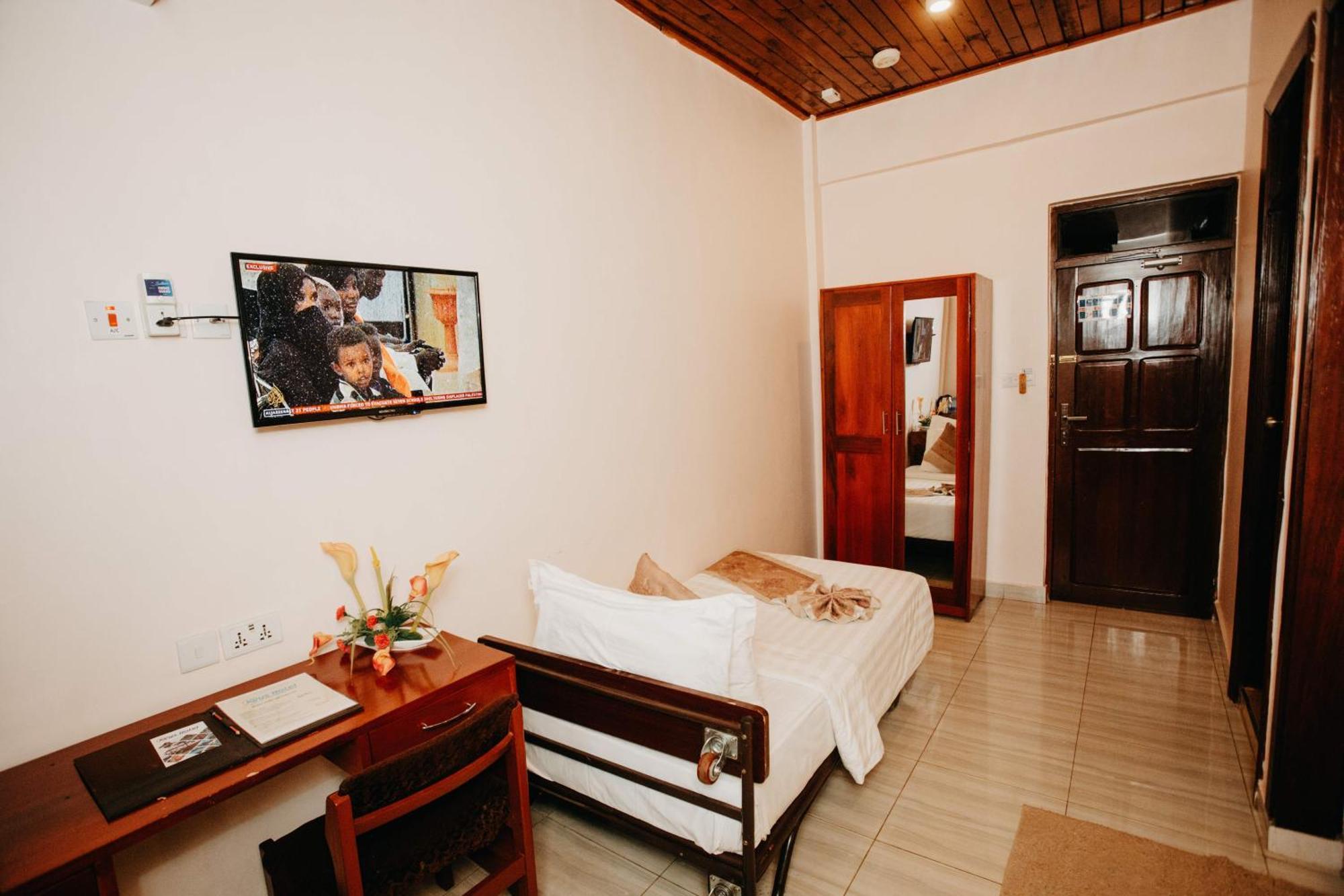 Keys Hotel Moshi Buitenkant foto